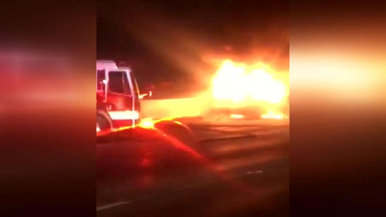 Car fire shuts down lanes of 610 North Loop at Wayside